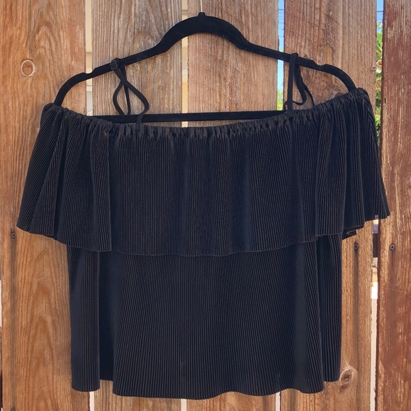 🌈OFF SHOULDER SLINKY PLEATED TOP - Picture 2 of 3